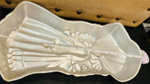 VTG Holly Hobby Aluminum 16”x9” Cake Tin Wilton Unmarked