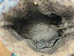 Vera Bradley Mod Blue Floral Pattern 12”x13” Shoulder Bag Magnetic Snap Closure