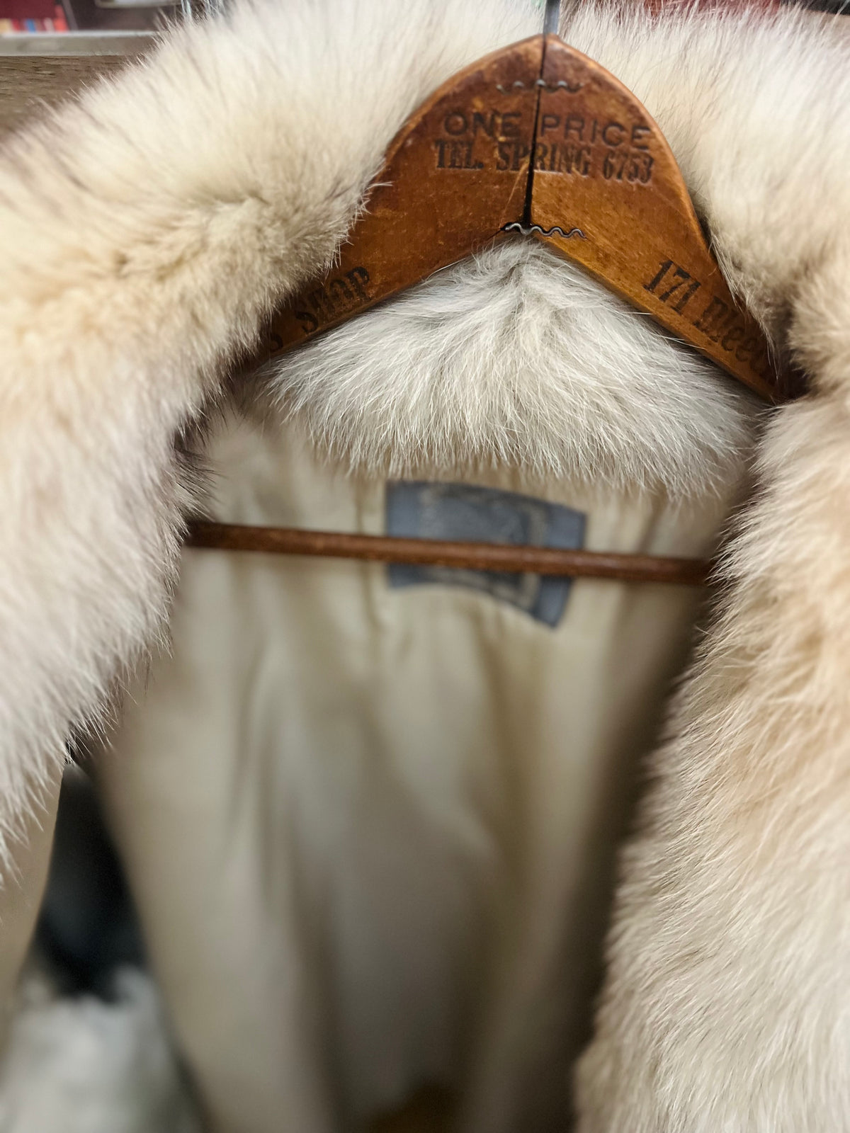 VTG Saga Real Fox White Fur Long Sleeve size XL