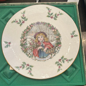 Royal Doulton Merry Xmas 1978 Collectors Plate USED