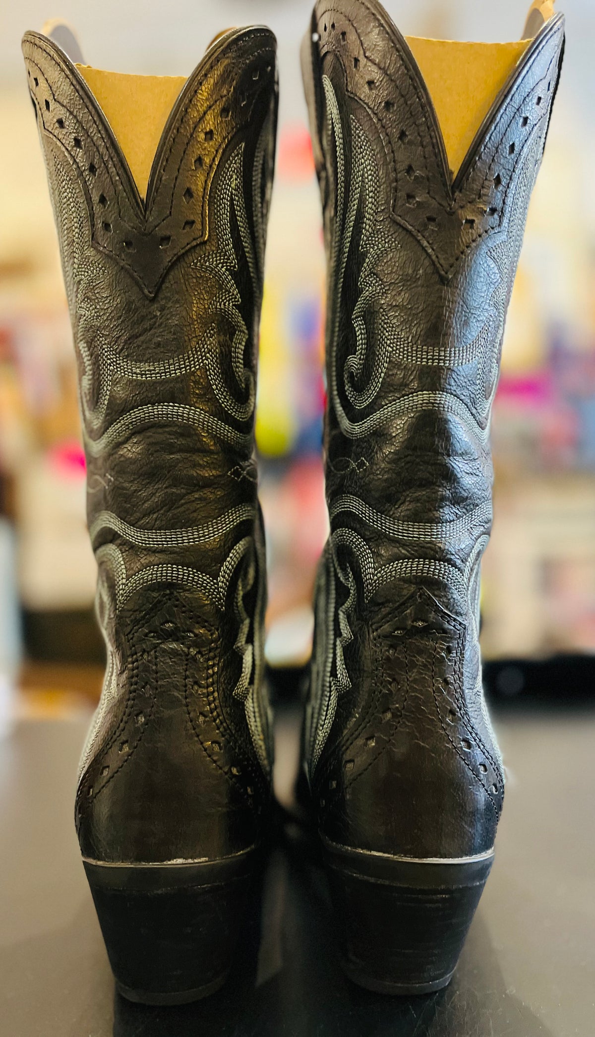 ARIAT Leather Cowgirl Boots with Stitching Pointed Toe Size 5.5