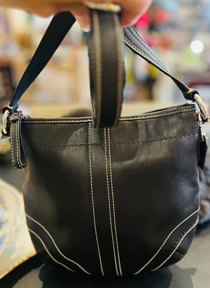 Authentic COACH SoHo Small Black White Stitch Crossbody Swing back Bag