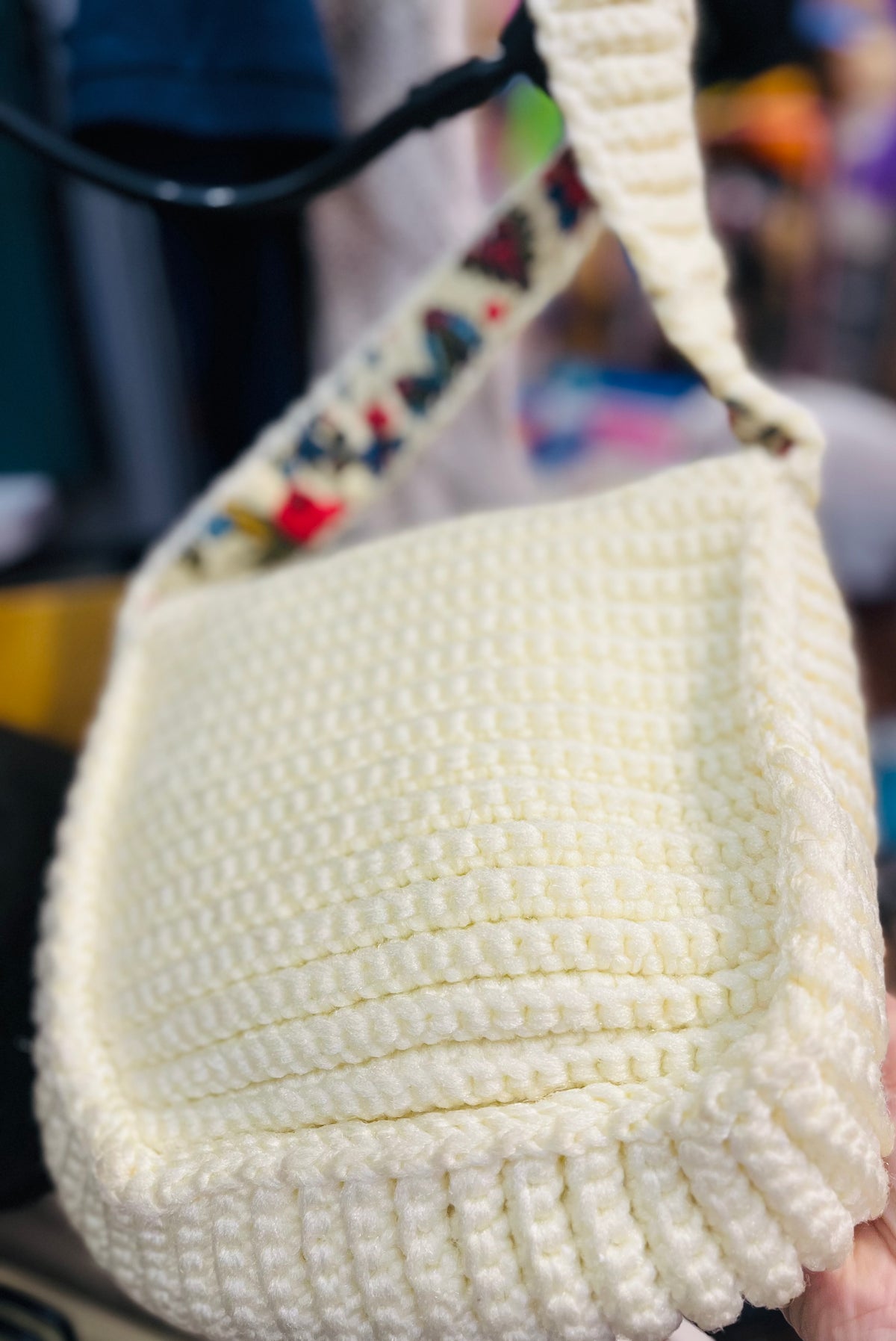 Hand Crocheted Off White Shoulder Bag Purse 9”x9” with Berry Floral Lining 🔥