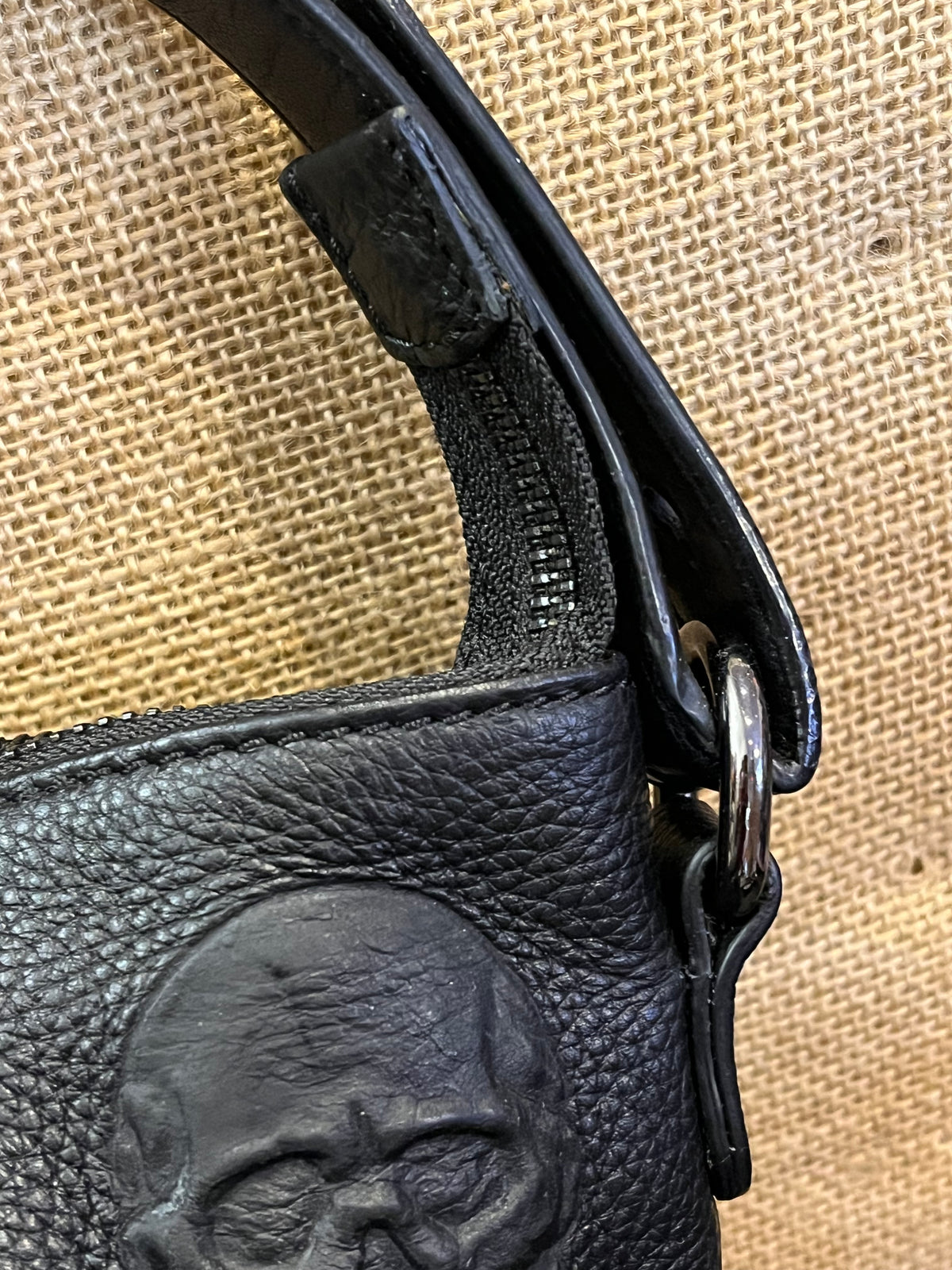 IO Pelle 14” Black Skulls Shoulder Zip Bag Italian Leather Exc Condition! used