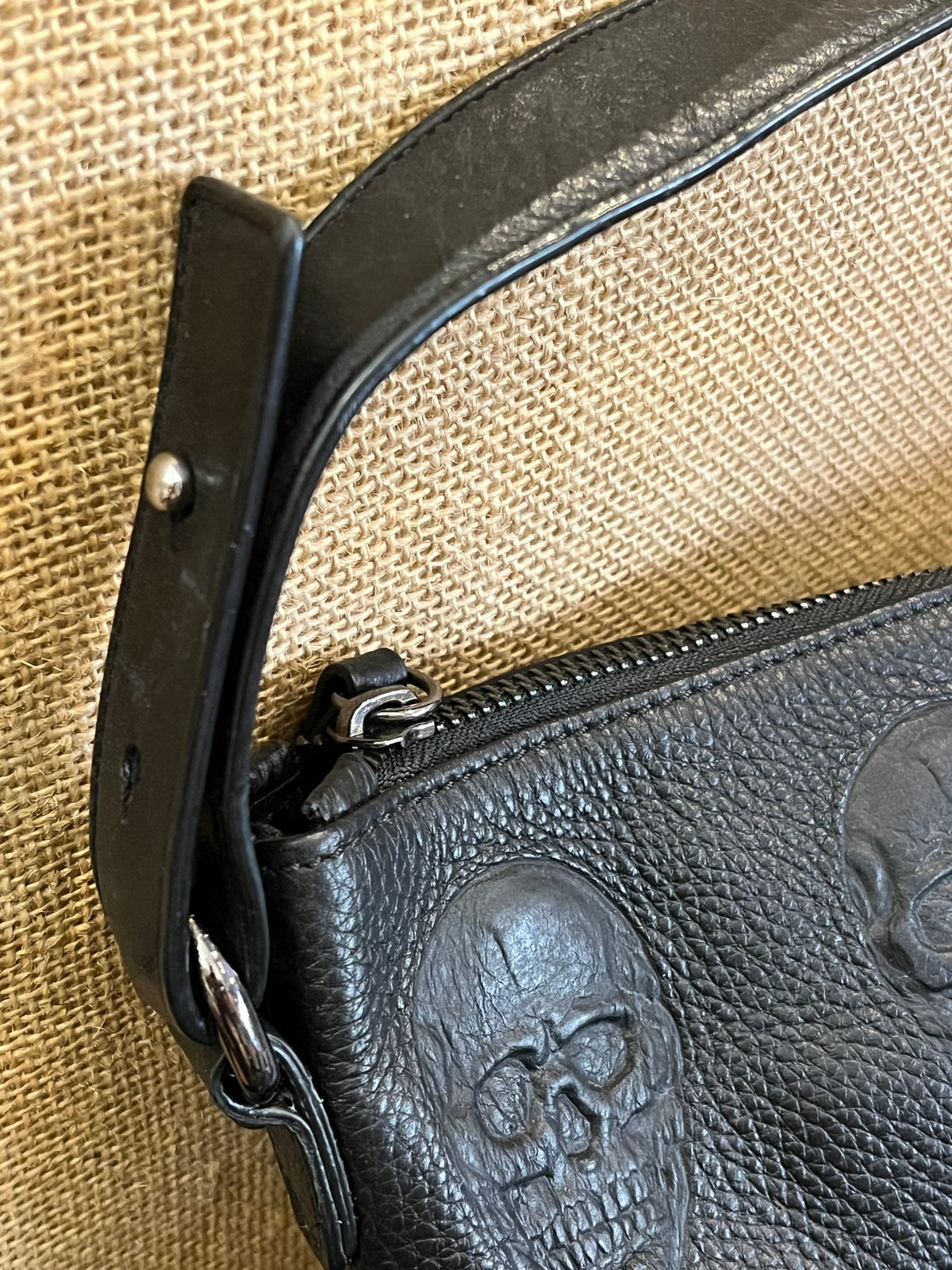 IO Pelle 14” Black Skulls Shoulder Zip Bag Italian Leather Exc Condition! used