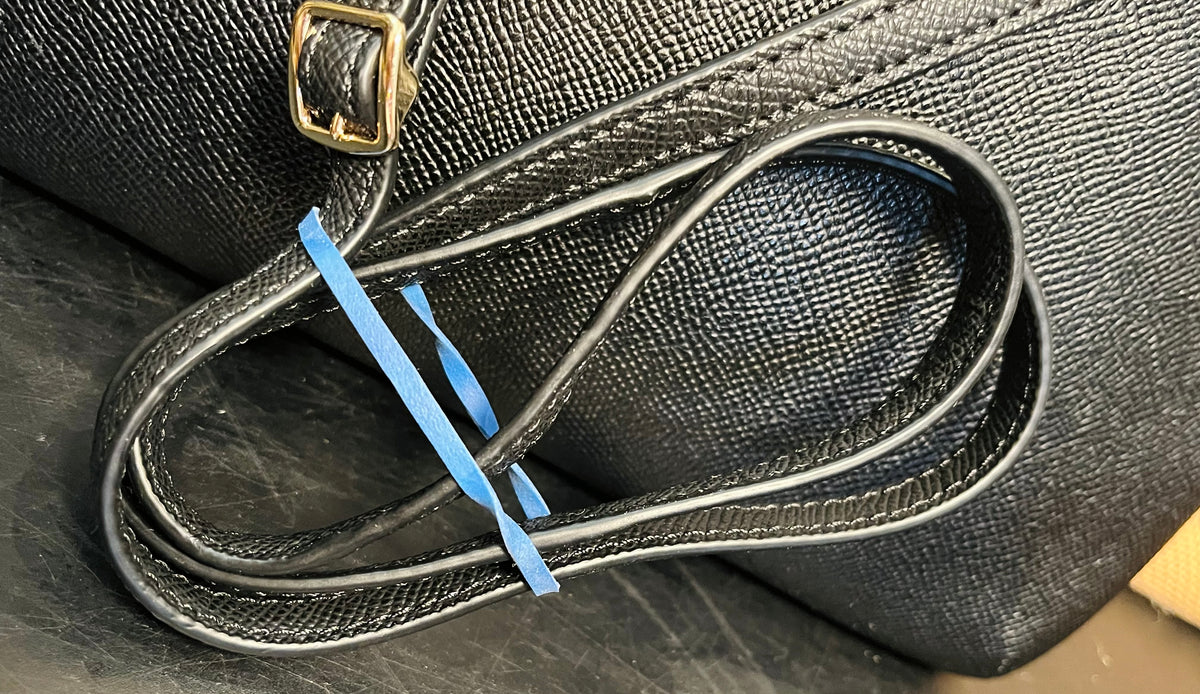 COACH Black Kitt Messenger Crossgrain Crossbody Strap Like Brand New!
