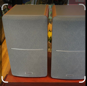 Wood Edifier Bookshelf Powered Speakers & Remote WORKING!