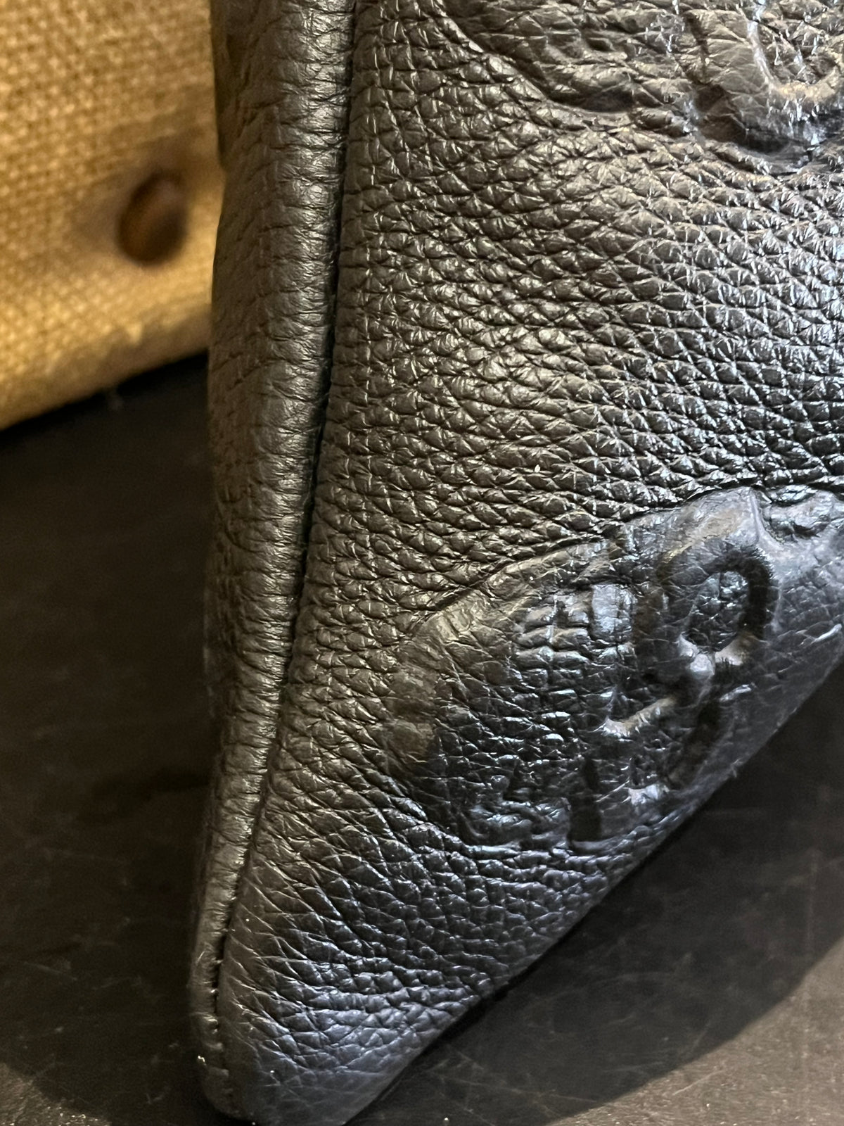 IO Pelle 14” Black Skulls Shoulder Zip Bag Italian Leather Exc Condition! used