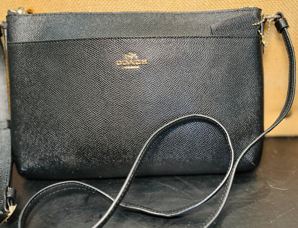 COACH Black Kitt Messenger Crossgrain Crossbody Strap Like Brand New!