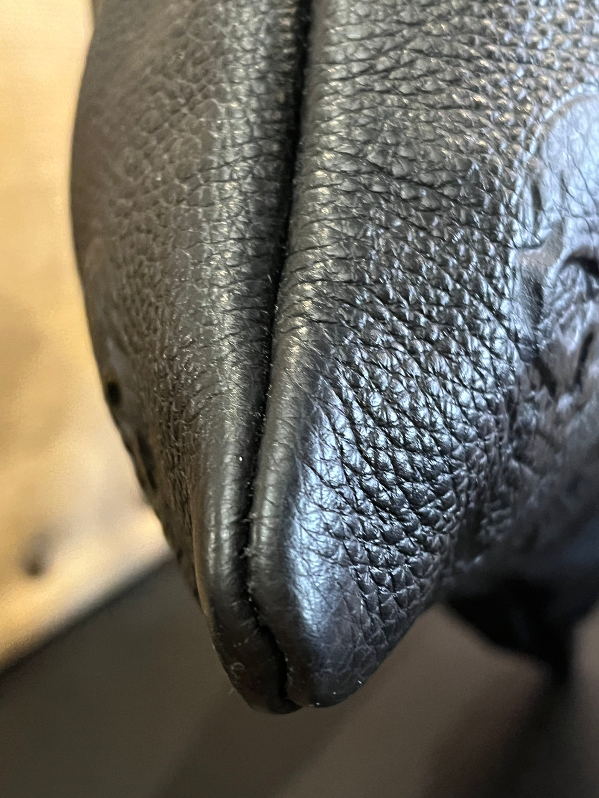 IO Pelle 14” Black Skulls Shoulder Zip Bag Italian Leather Exc Condition! used