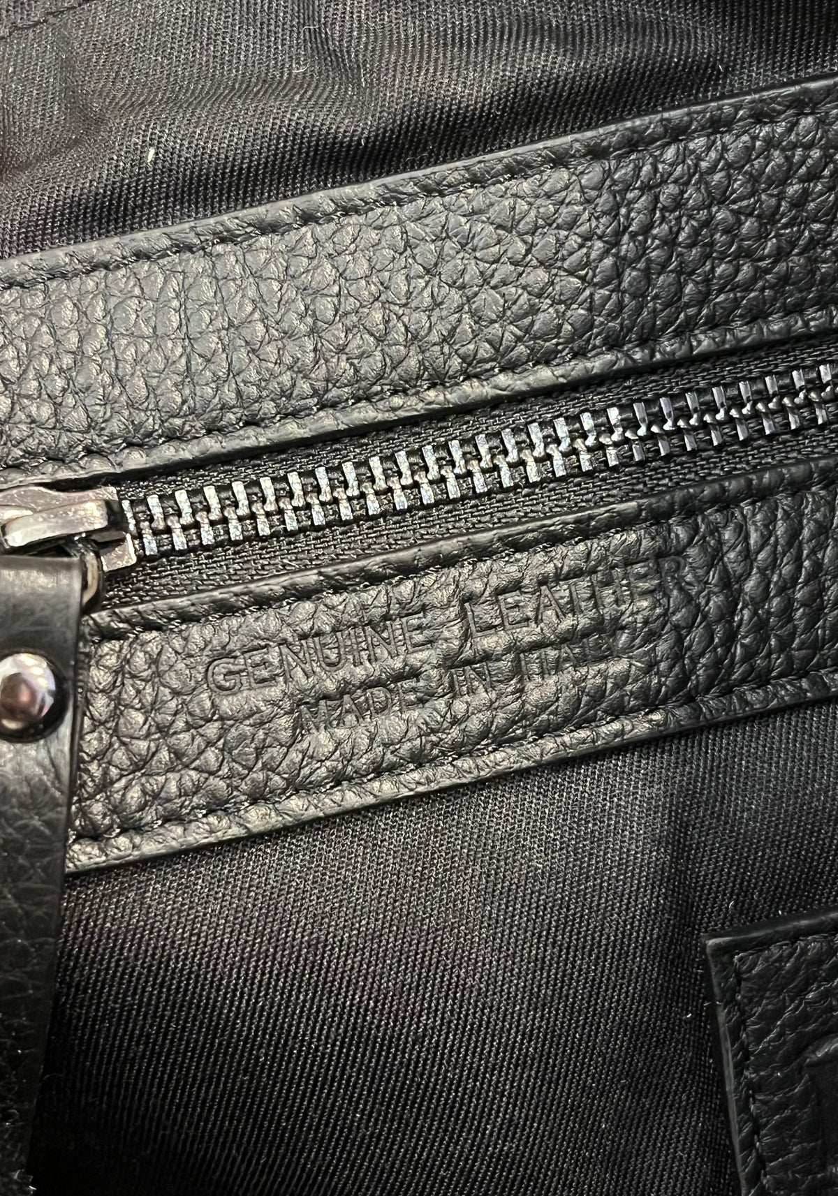 IO Pelle 14” Black Skulls Shoulder Zip Bag Italian Leather Exc Condition! used