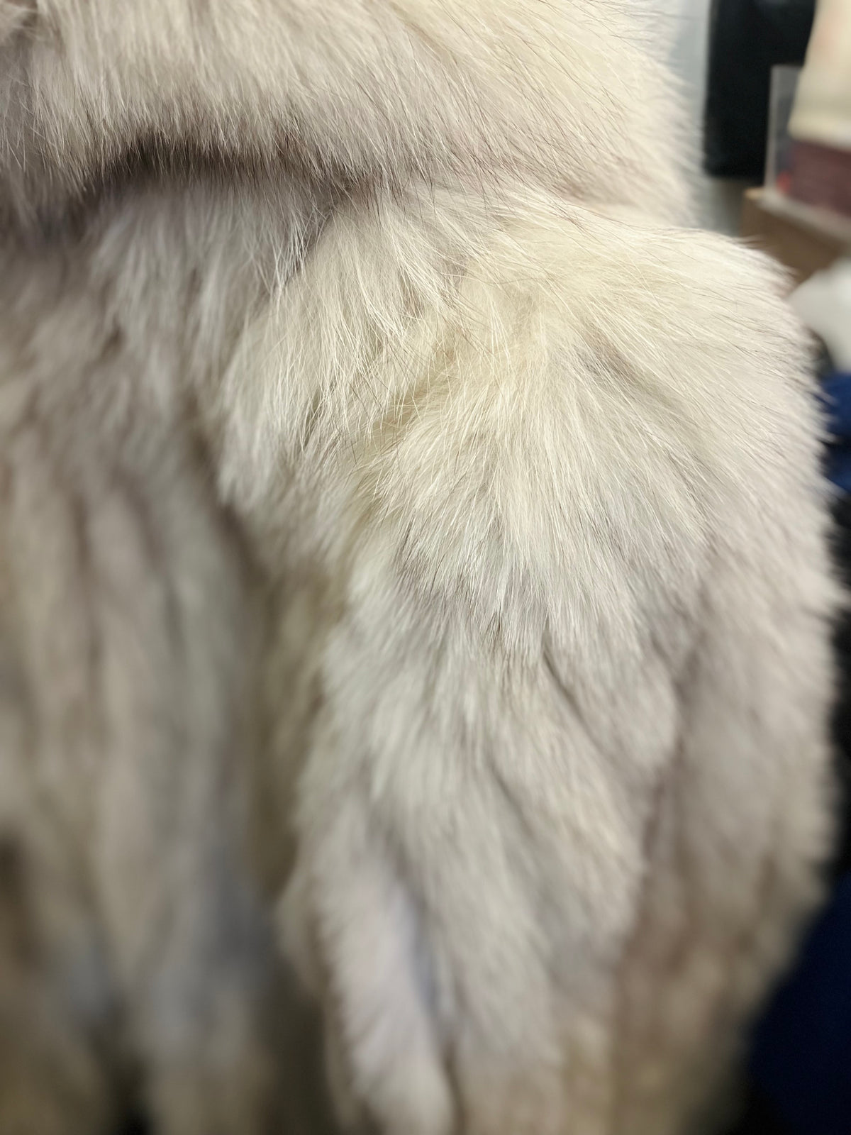 VTG Saga Real Fox White Fur Long Sleeve size XL