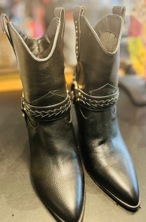 Jessica Simpson Black Leather Heeled Studded Pointy Shoes 8.5