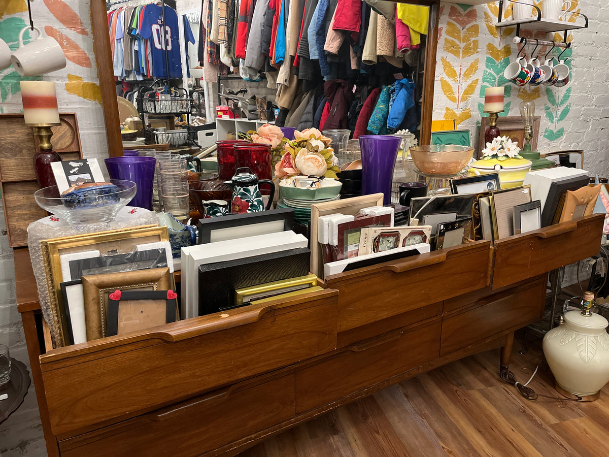Mid Century Dresser w Mirror Attached 73Lx30Hx18D
