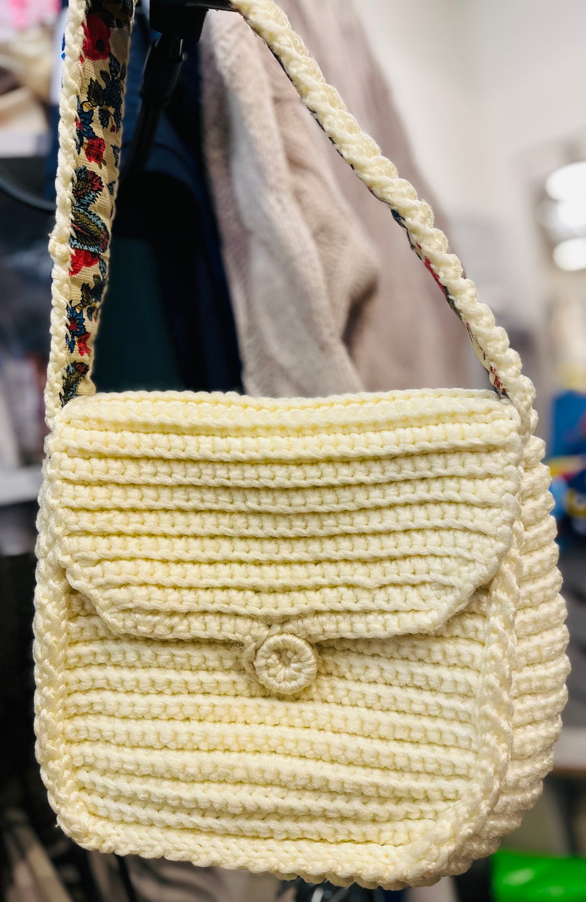 Hand Crocheted Off White Shoulder Bag Purse 9”x9” with Berry Floral Lining 🔥