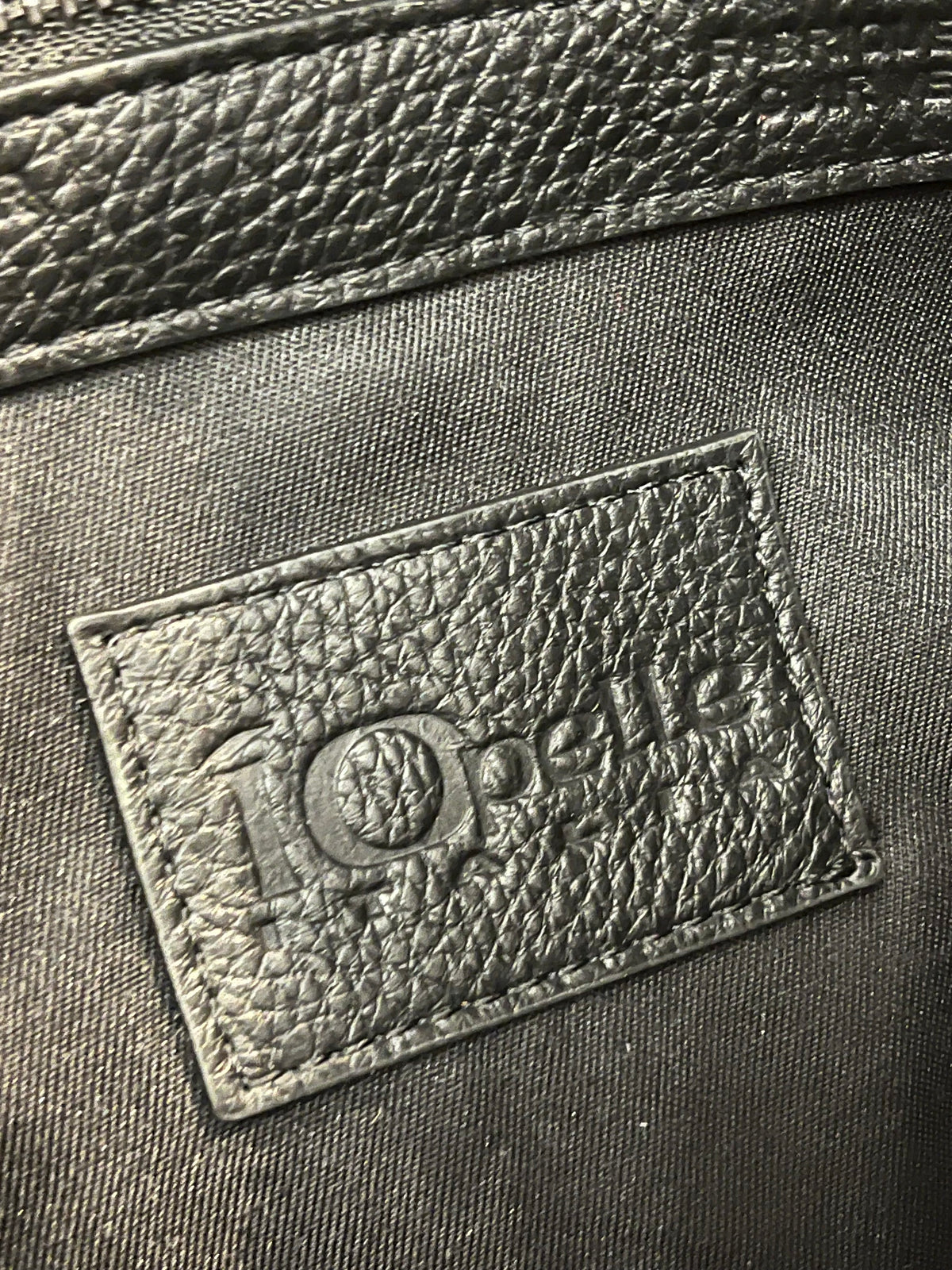 IO Pelle 14” Black Skulls Shoulder Zip Bag Italian Leather Exc Condition! used