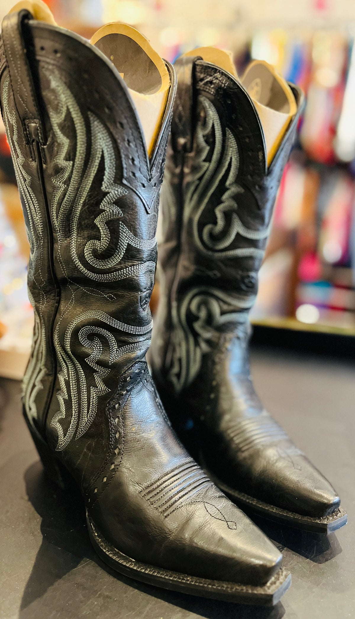 ARIAT Leather Cowgirl Boots with Stitching Pointed Toe Size 5.5