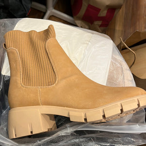 Women’s tan ankle boots no brand size 7.5 NEBag