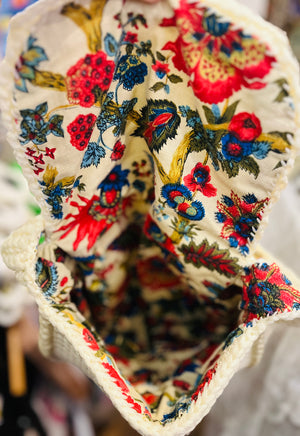 Hand Crocheted Off White Shoulder Bag Purse 9”x9” with Berry Floral Lining 🔥