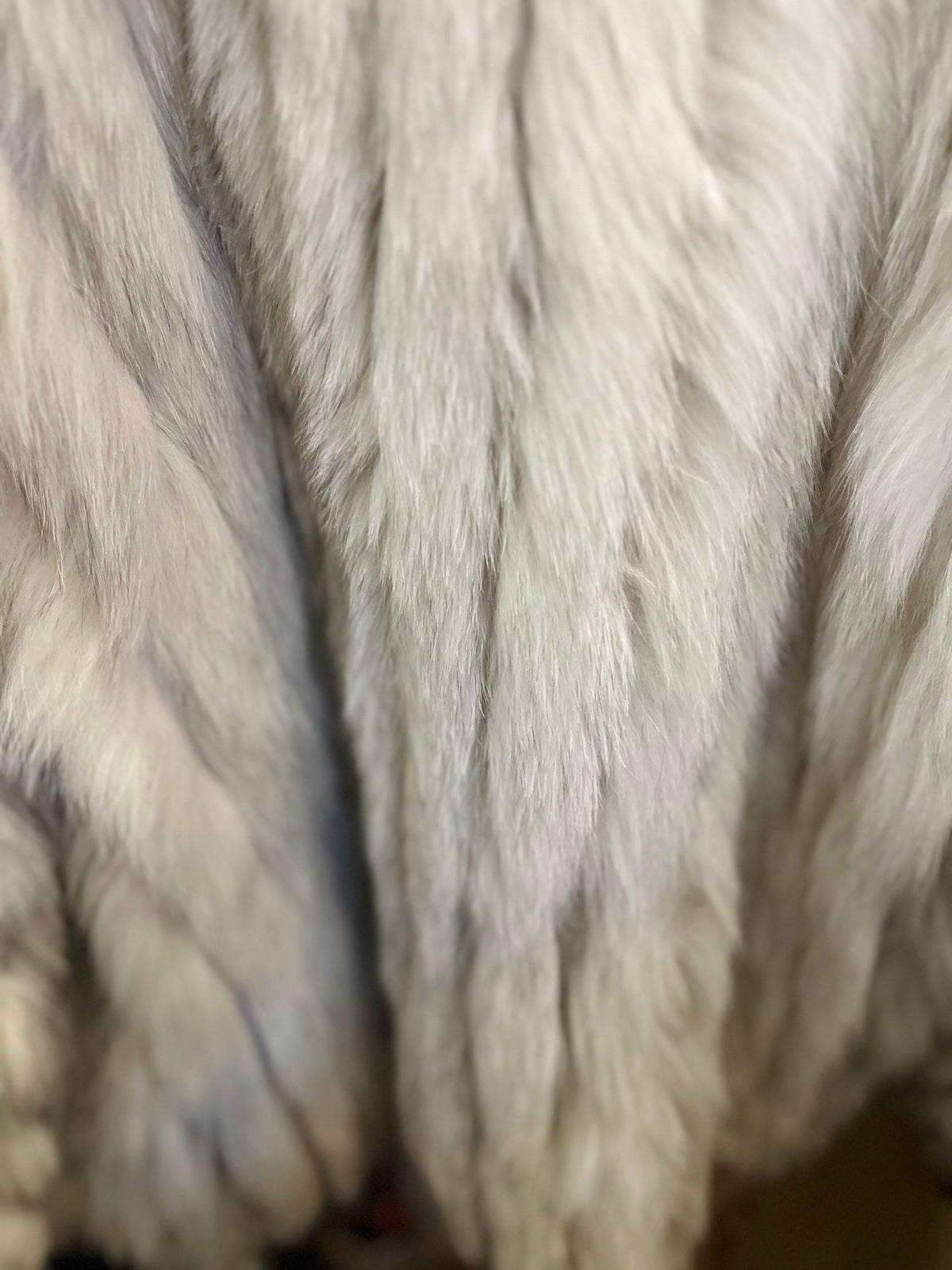 VTG Saga Real Fox White Fur Long Sleeve size XL