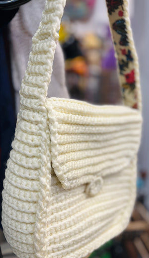 Hand Crocheted Off White Shoulder Bag Purse 9”x9” with Berry Floral Lining 🔥