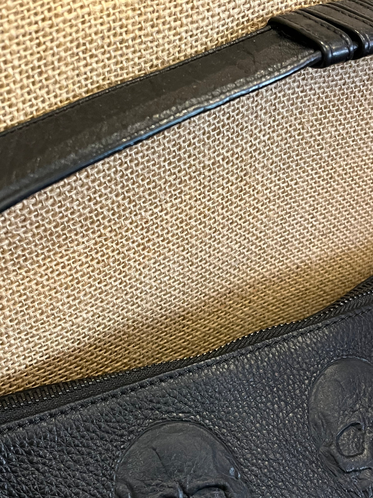 IO Pelle 14” Black Skulls Shoulder Zip Bag Italian Leather Exc Condition! used