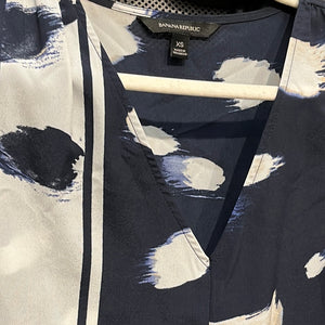 Banana Republic Feather Blue White Tie Sleeveless Blouse szXS USED