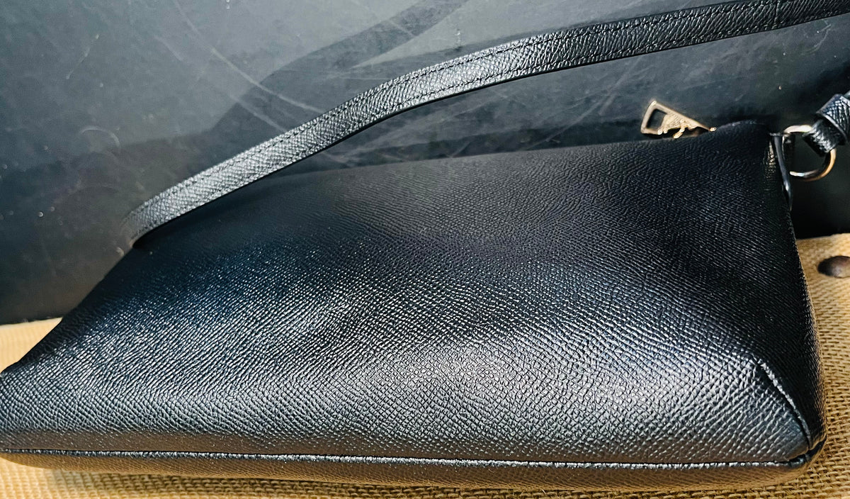 COACH Black Kitt Messenger Crossgrain Crossbody Strap Like Brand New!