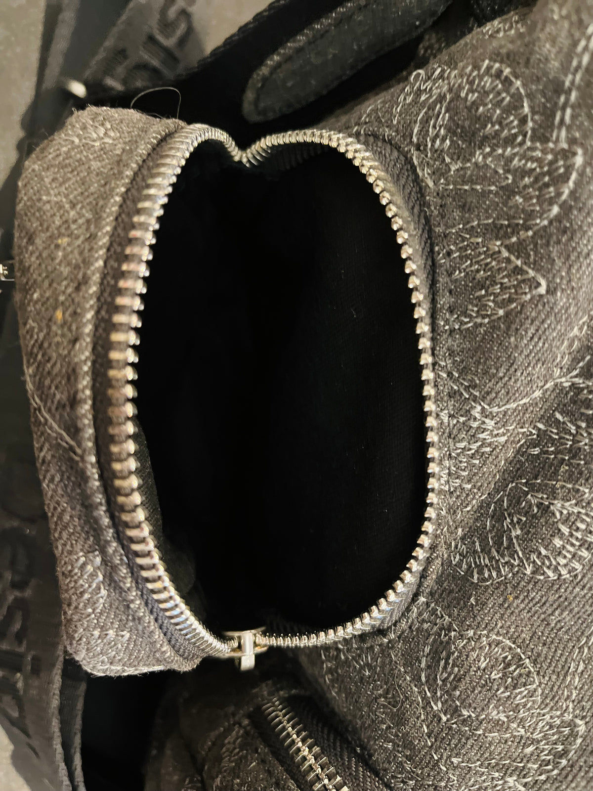 DESIGUAL Gray Denim Medium Embroidered Multi-Pocket Shoulder Handbag GREAT Condition!