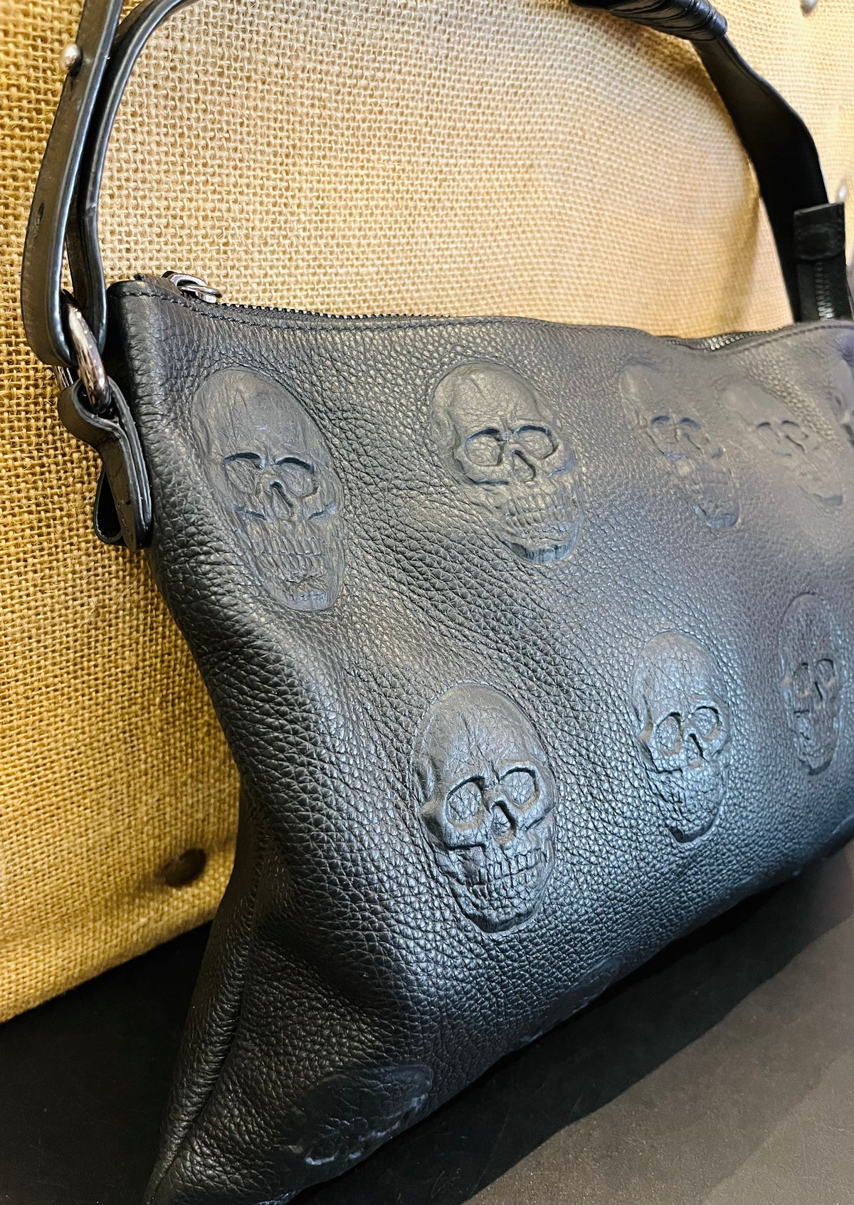 IO Pelle 14” Black Skulls Shoulder Zip Bag Italian Leather Exc Condition! used