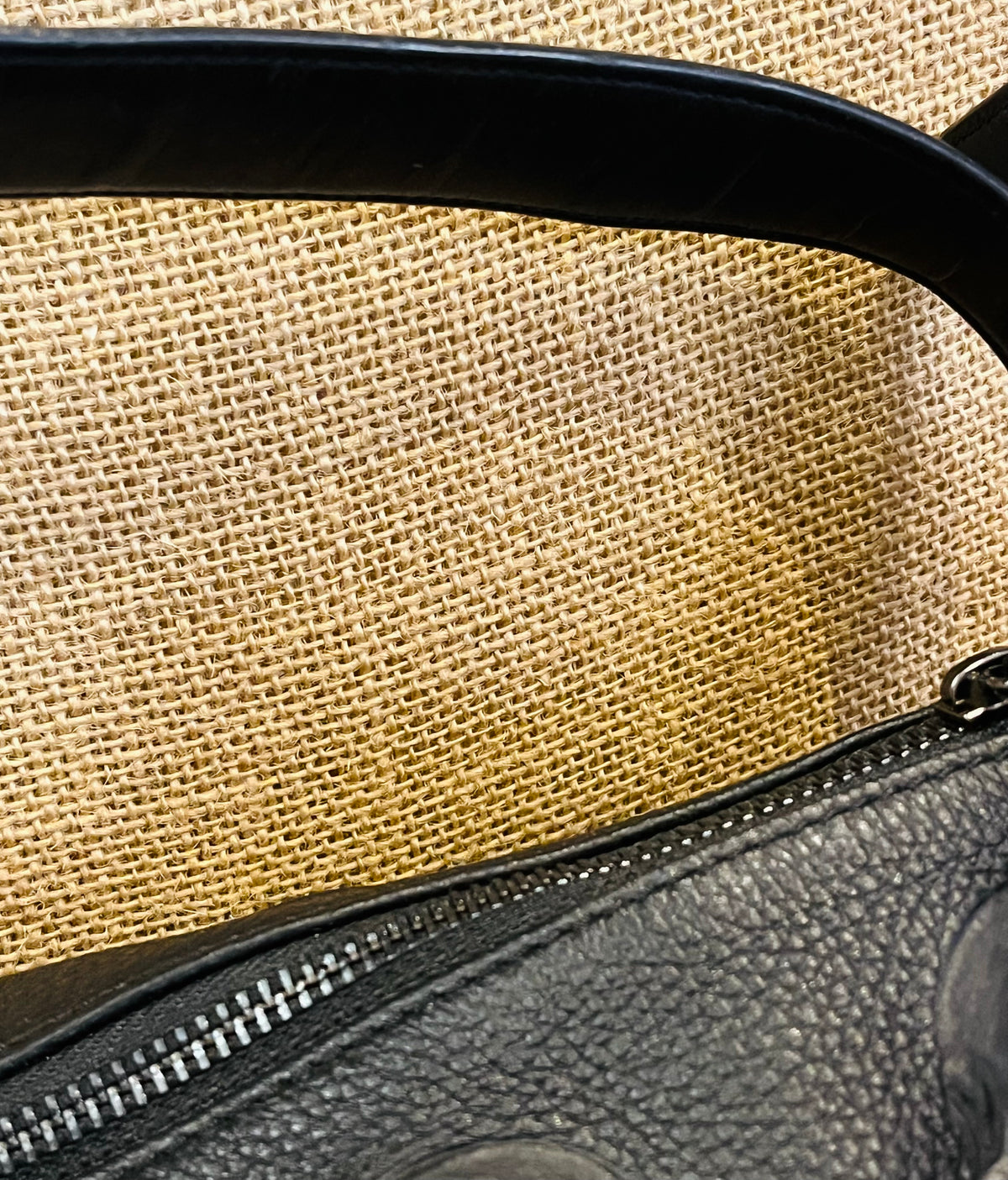 IO Pelle 14” Black Skulls Shoulder Zip Bag Italian Leather Exc Condition! used