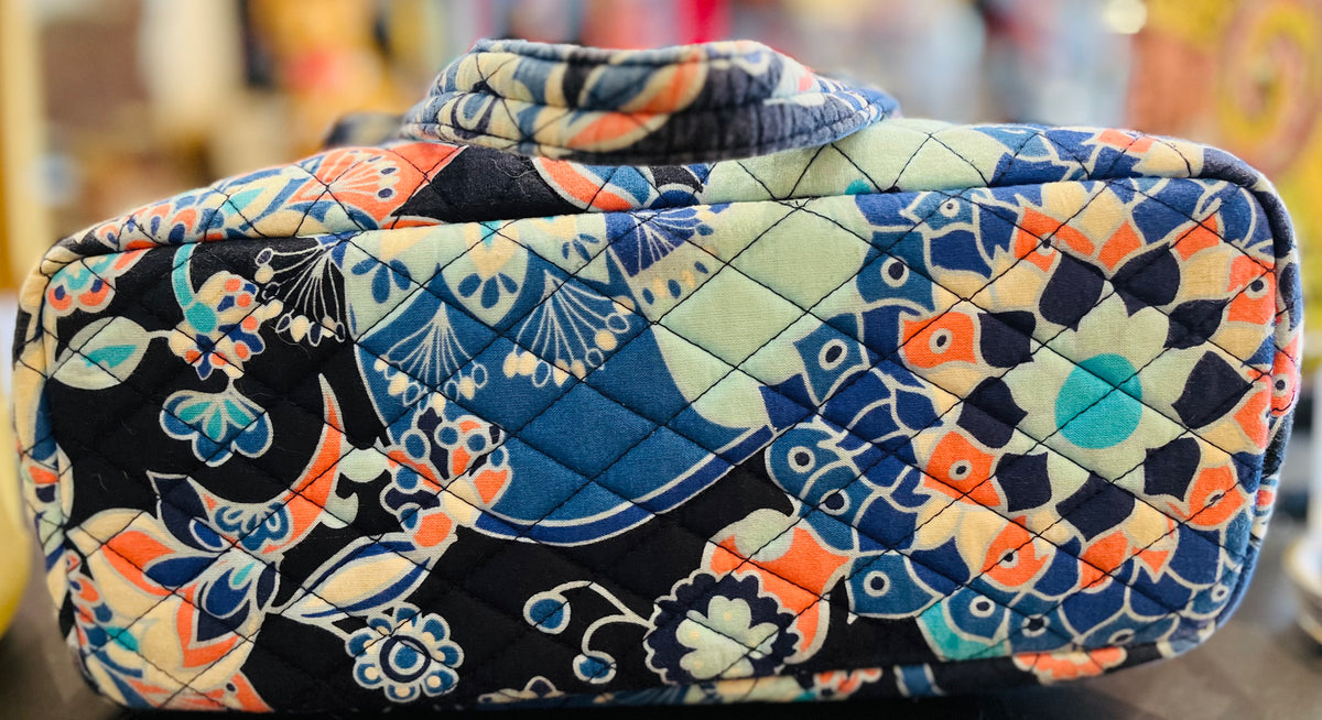 Vera Bradley Lotus Flower Blue Medium 15” W x 10” H Zip Up Bag Gently Used
