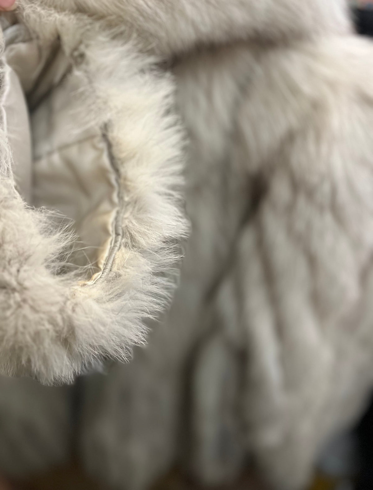 VTG Saga Real Fox White Fur Long Sleeve size XL