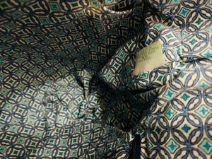 Vera Bradley Mod Blue Floral Pattern 12”x13” Shoulder Bag Magnetic Snap Closure