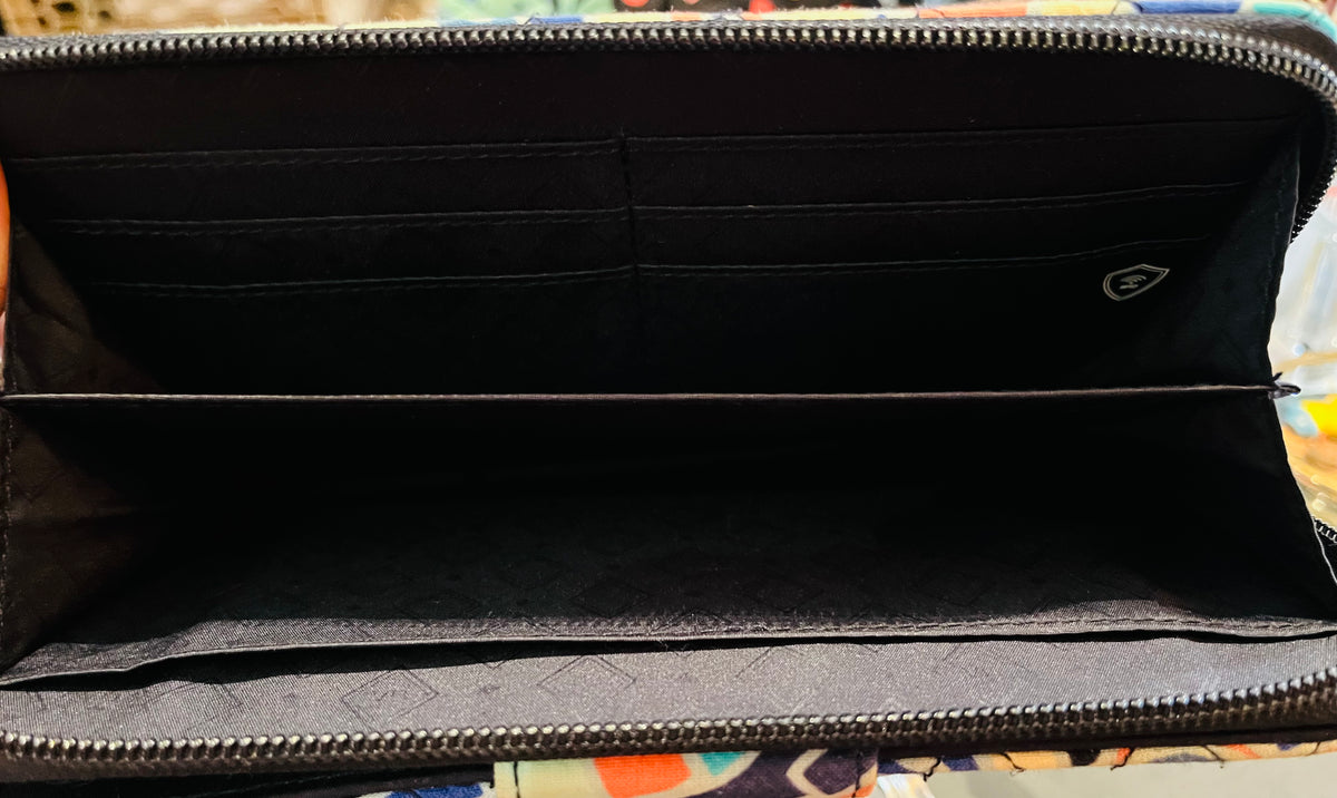 Vera Bradley Floral RFID Twist Closure Zip Around 7.5”x 4.5”Wallet Gently Used!