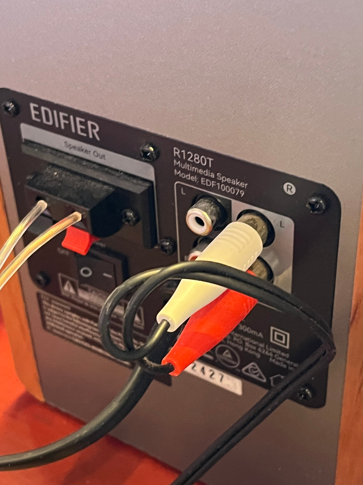 Wood Edifier Bookshelf Powered Speakers & Remote WORKING!