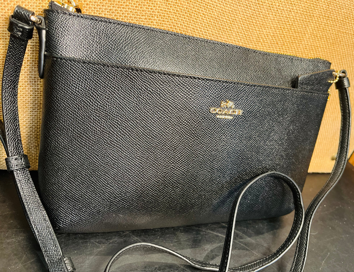COACH Black Kitt Messenger Crossgrain Crossbody Strap Like Brand New!