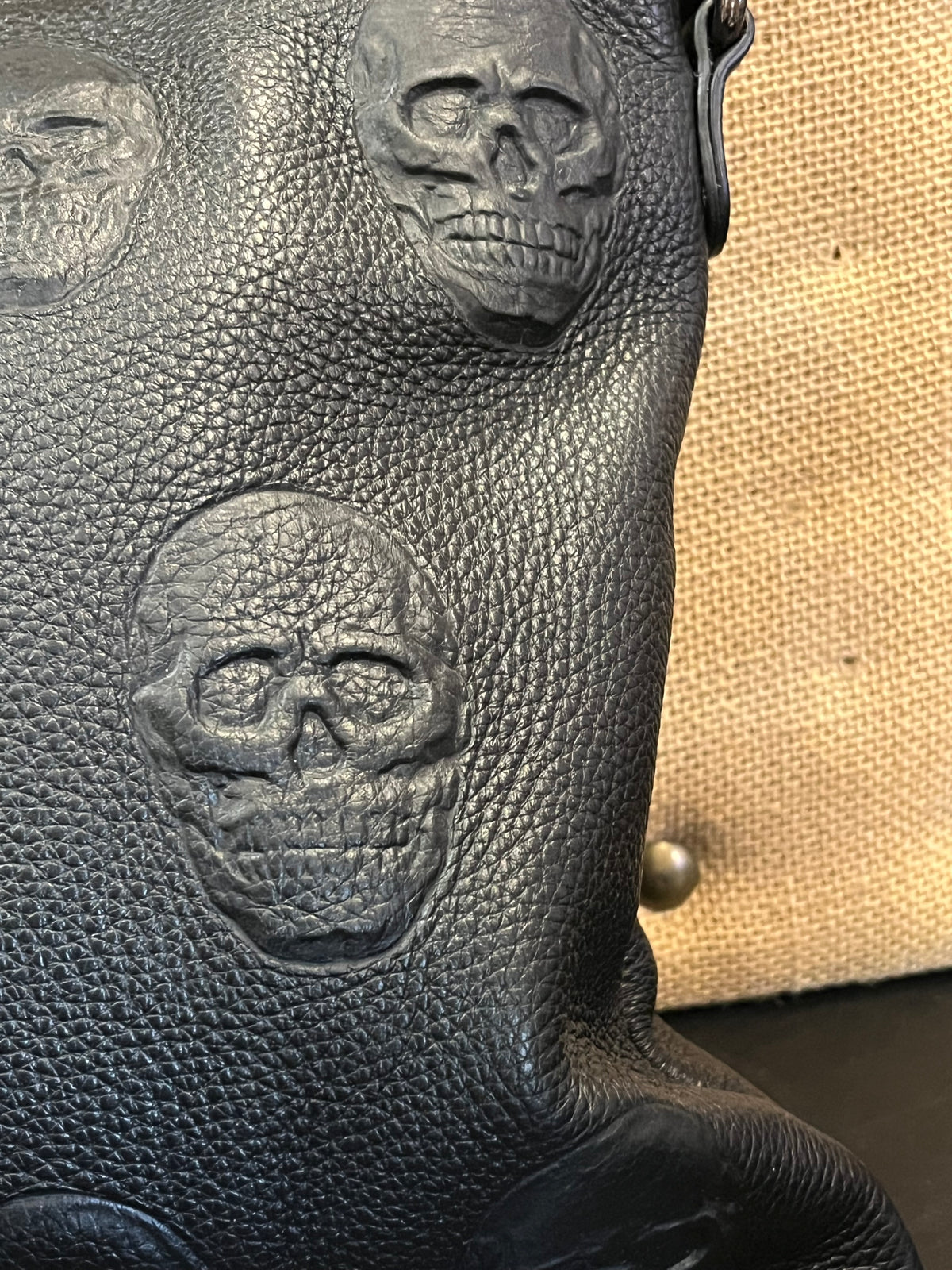 IO Pelle 14” Black Skulls Shoulder Zip Bag Italian Leather Exc Condition! used