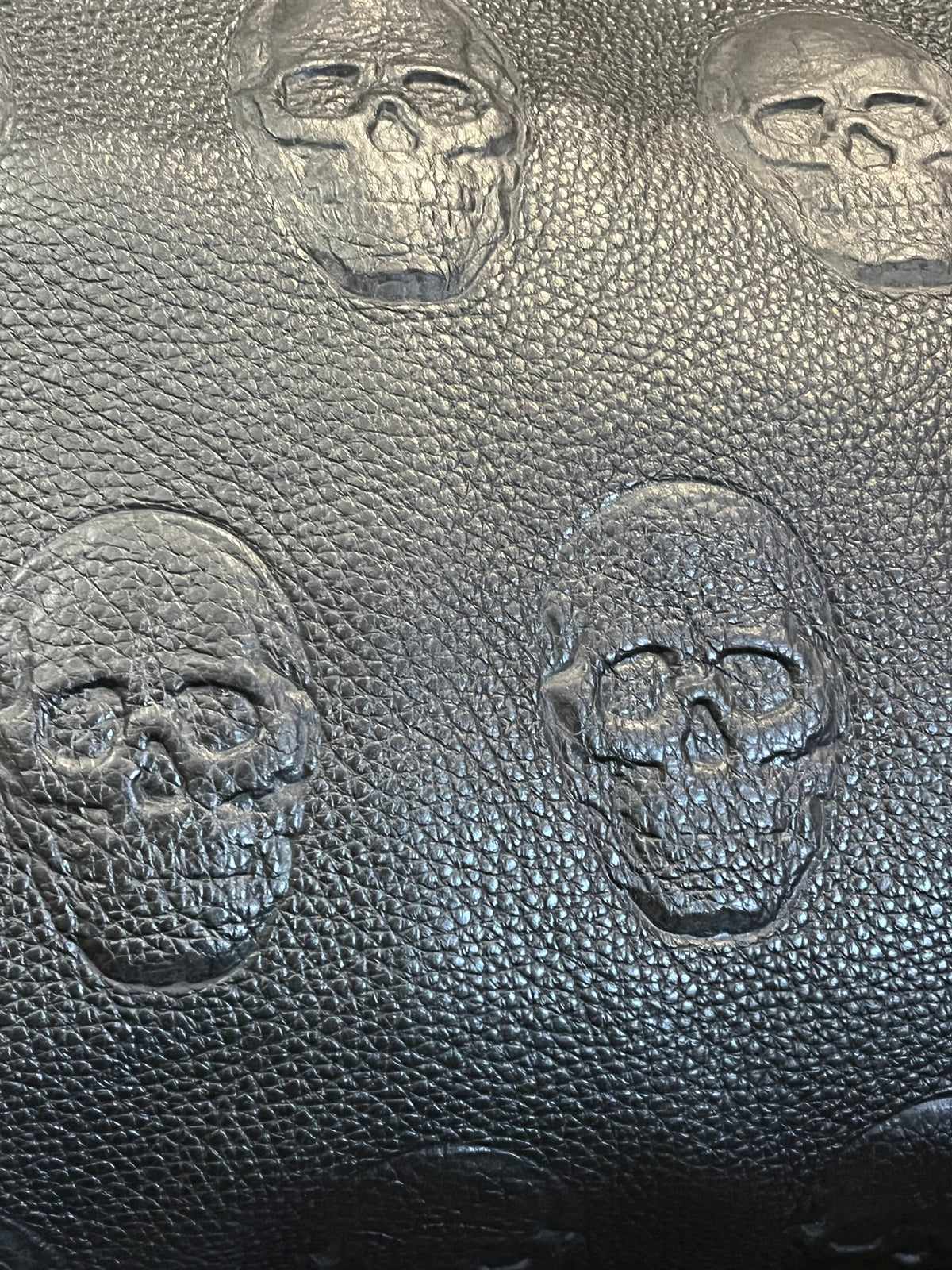 IO Pelle 14” Black Skulls Shoulder Zip Bag Italian Leather Exc Condition! used