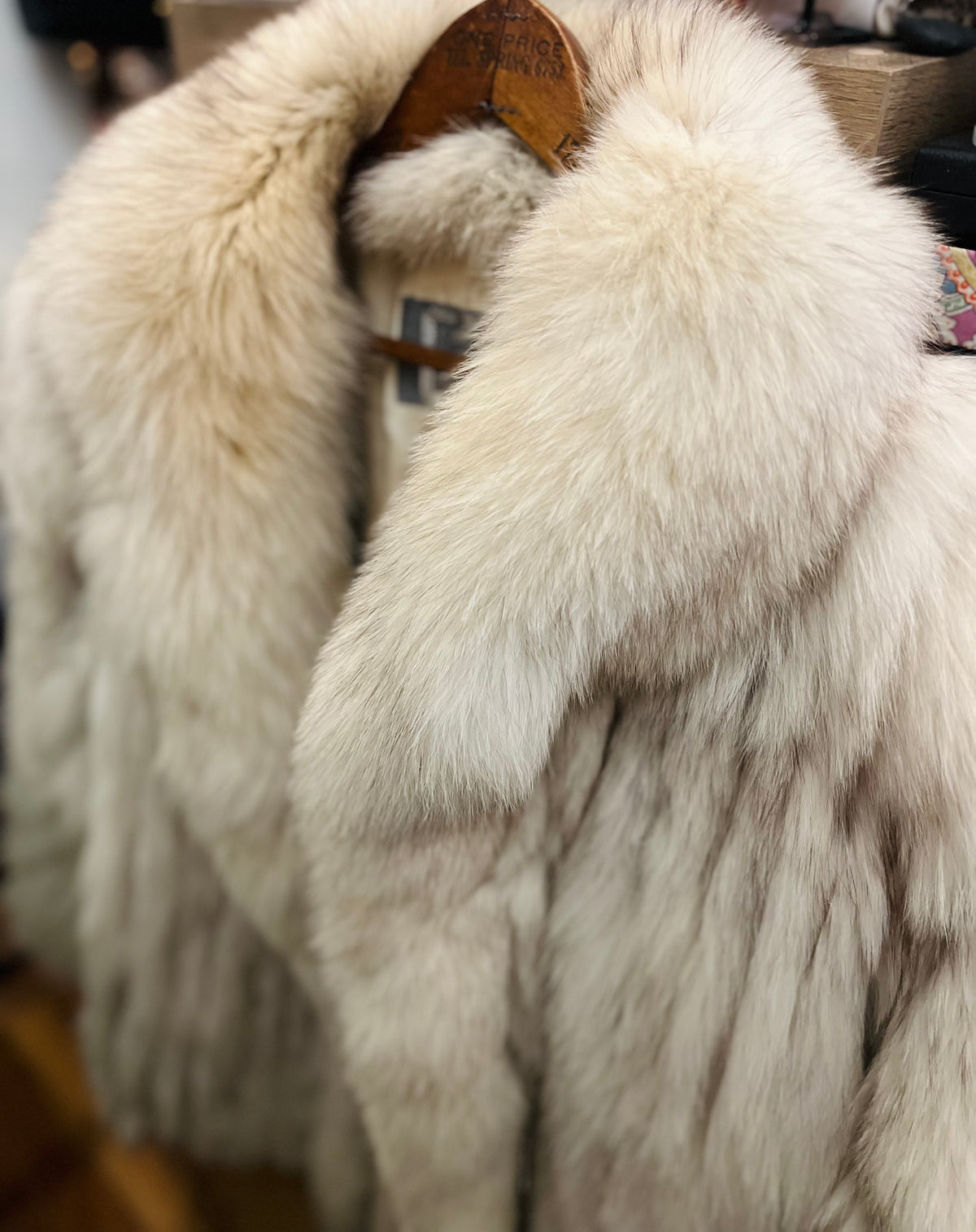 VTG Saga Real Fox White Fur Long Sleeve size XL