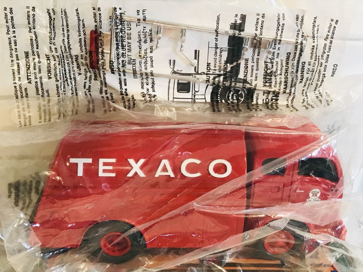 VINTAGE ERTL 1949 TEXACO WHITE TILT CAB FUEL TANKER TRUCK W Papers USED