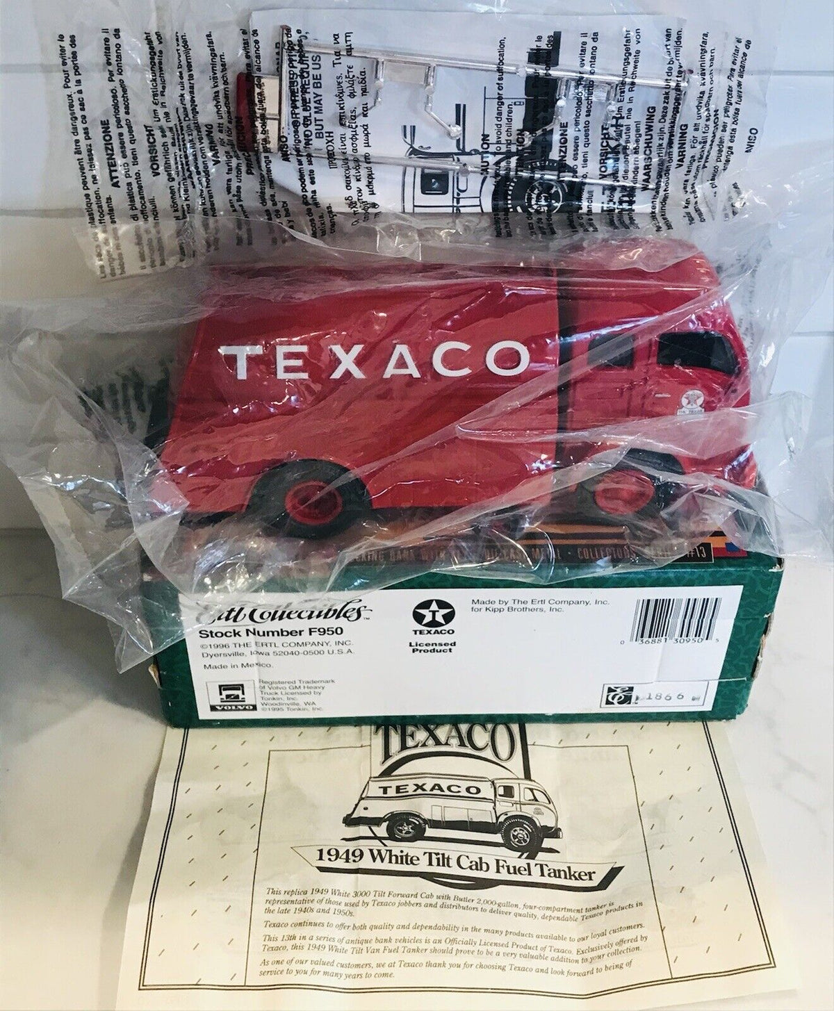 VINTAGE ERTL 1949 TEXACO WHITE TILT CAB FUEL TANKER TRUCK W Papers USED