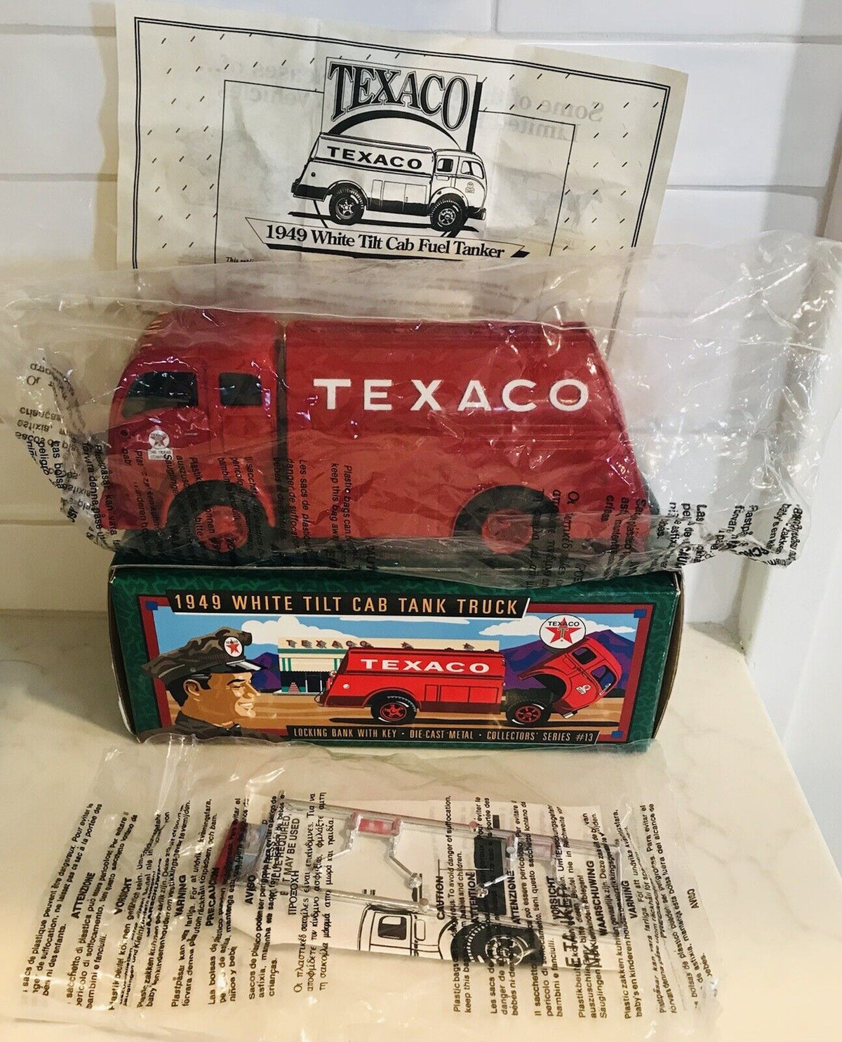 VINTAGE ERTL 1949 TEXACO WHITE TILT CAB FUEL TANKER TRUCK W Papers USED
