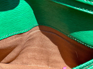 Lauren Ralph Lauren Green Leather Wallet w Gold Nameplate w Some Worn Edges USED