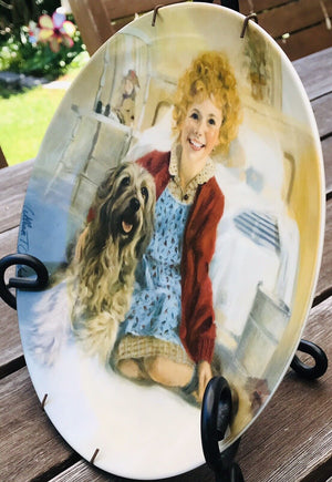 USED KNOWLES USED COLLECTOR'S PLATE "ANNIE AND SANDY" Plate Number: 114530 W Plate Spring