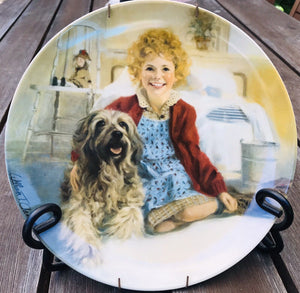 USED KNOWLES USED COLLECTOR'S PLATE "ANNIE AND SANDY" Plate Number: 114530 W Plate Spring