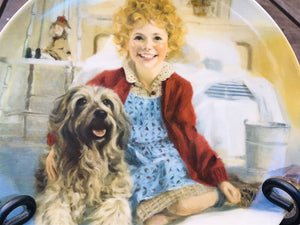 USED KNOWLES USED COLLECTOR'S PLATE "ANNIE AND SANDY" Plate Number: 114530 W Plate Spring